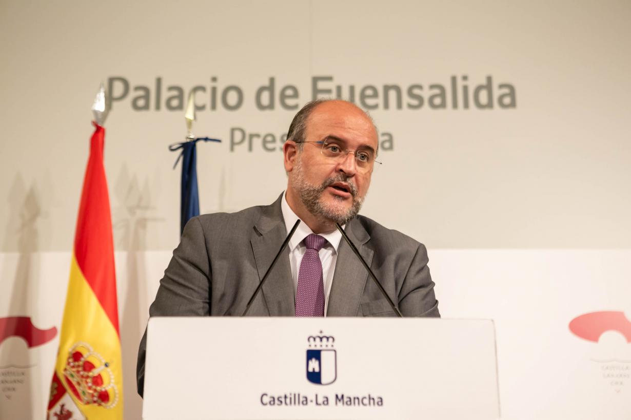 El vicepresidente autonómico ha presentado el primer borrador a las entidades firmantes del Pacto contra la Despoblación, hoy, en el Palacio de Fuensalida