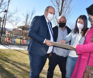 La Ley de Despoblación contempla una garantía de que las personas mayores cuenten con un recurso residencial a menos de 40 kilómetros de su domicilio para garantizarles que se queden en su entorno más cercano.