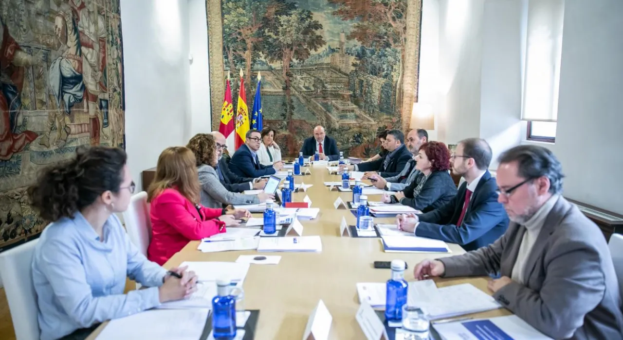 El vicepresidente regional ha presidido el cuarto pleno del Consejo de Diálogo Social que se ha celebrado hoy en el Palacio de Fuensalida