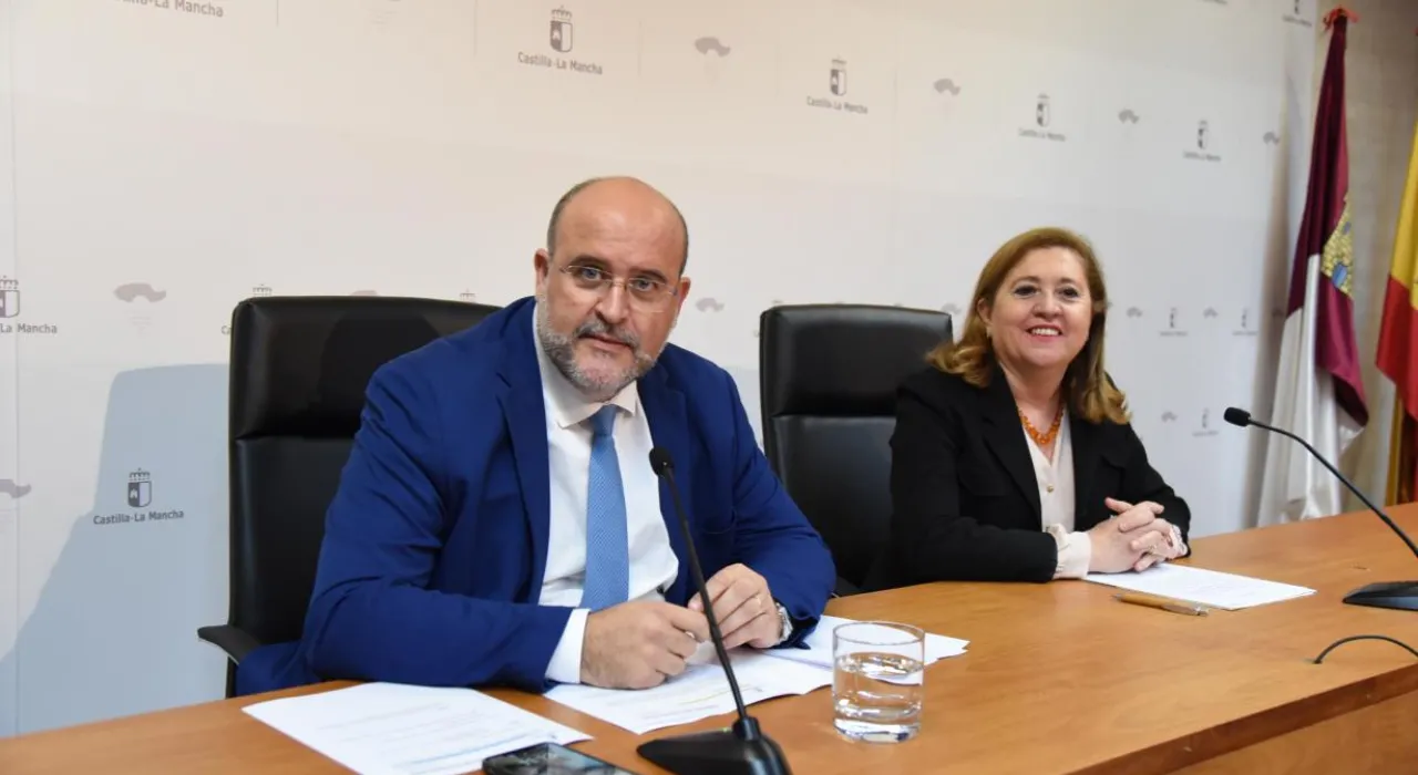 El vicepresidente regional y la consejera de Educación, Cultura y Deportes lo han presentado hoy en rueda de prensa