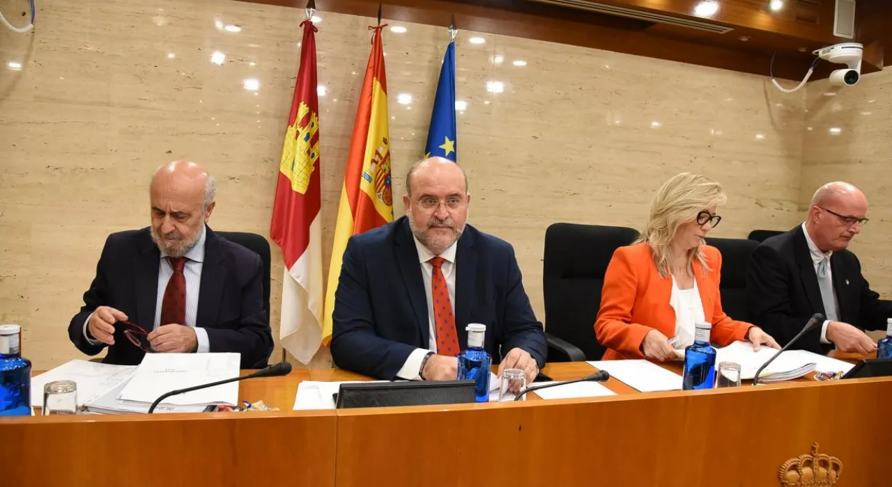 El vicepresidente primero ha comparecido en la Comisión de Economía y Presupuestos de las Cortes autonómicas