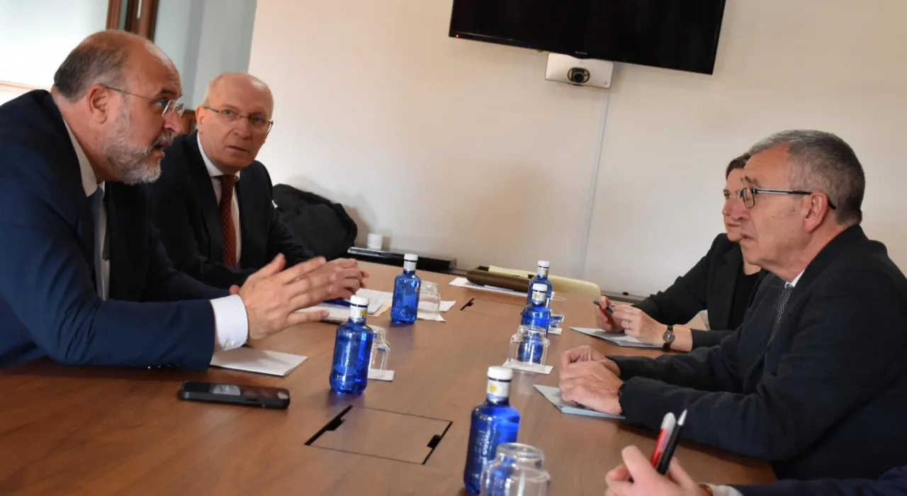 Reunión con  el secretario general para el Reto Demográfico del Ministerio para la Transición Ecológica y el Reto Demográfico, Francisco Boya,