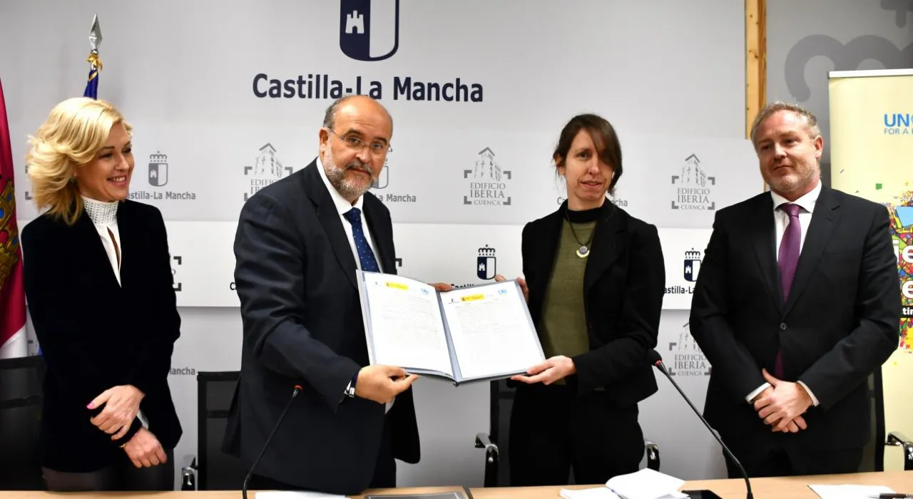 Acto de entrega del convenio suscrito entre el Gobierno regional y ONU-Habitat