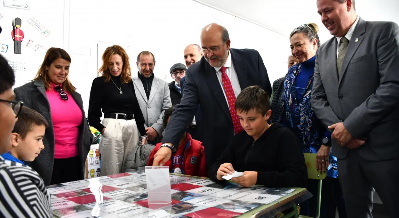 El vicepresidente primero ha visitado el CRA ‘Tierras de Viriato’ en Garciotum, Toledo