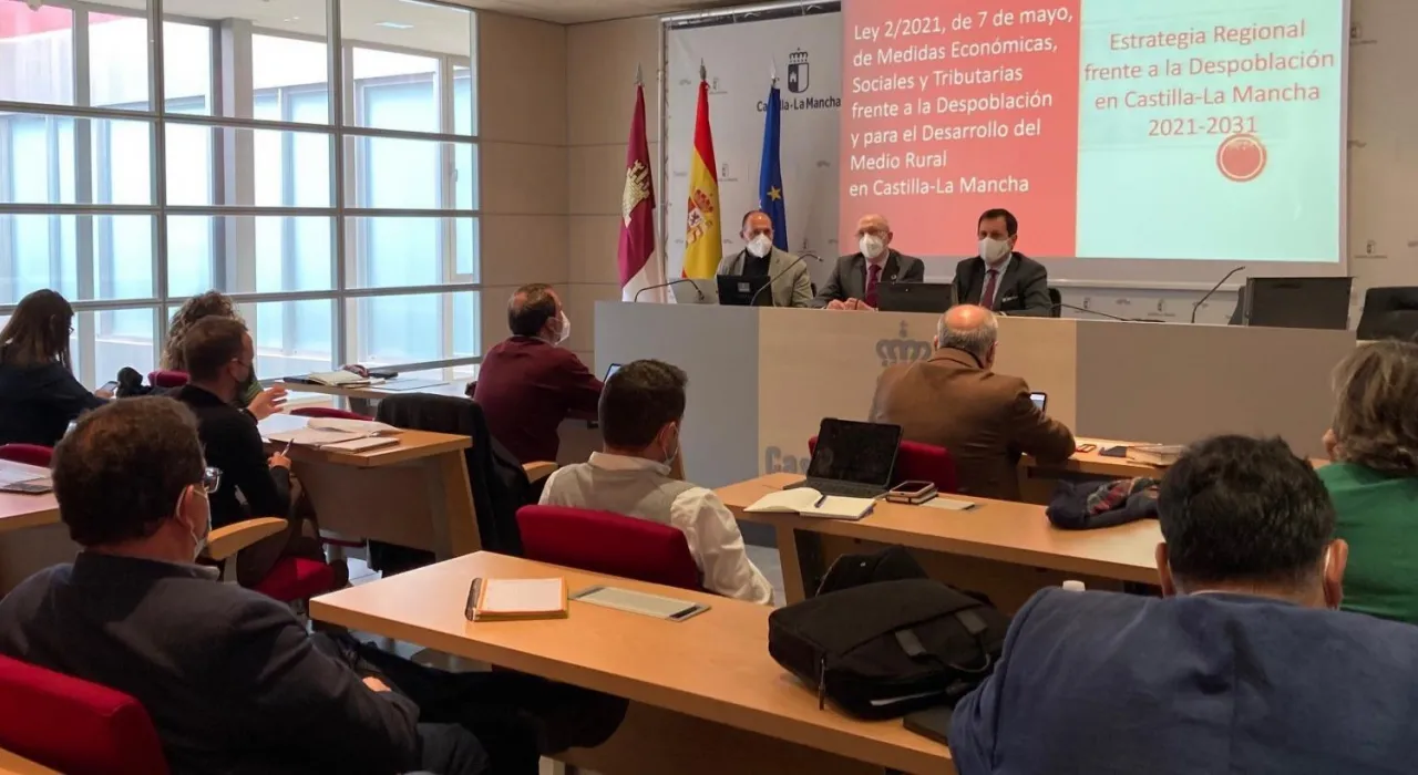 Durante la reunión mantenida hoy con los responsables de las diferentes áreas del Gobierno regional en la provincia