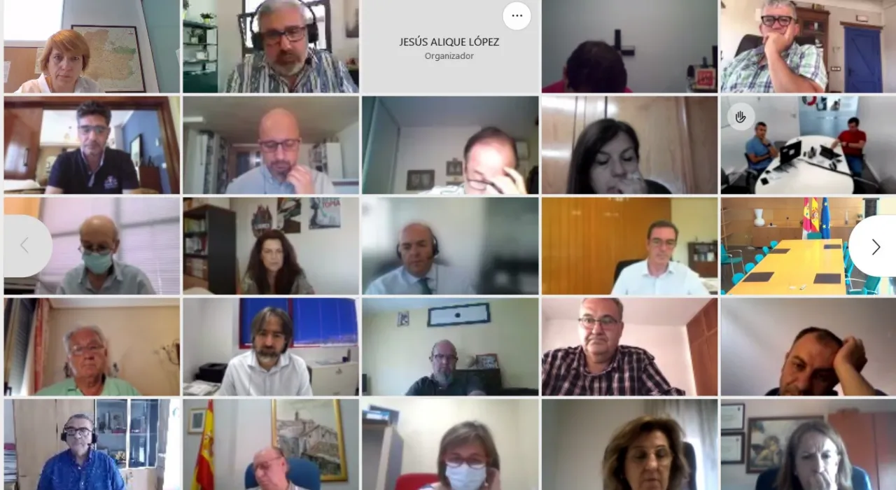 Han participado una treintena de agentes implicados en la lucha contra la pérdida demográfica en la región