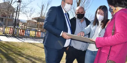 La Ley de Despoblación contempla una garantía de que las personas mayores cuenten con un recurso residencial a menos de 40 kilómetros de su domicilio para garantizarles que se queden en su entorno más cercano.