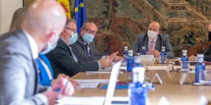 El vicepresidente de Castilla-La Mancha, José Luis Martínez Guijarro, y el consejero de Hacienda y Administraciones Públicas, Juan Alfonso Ruiz Molina, se reúnen con miembros de los grupos parlamentarios con representación en las Cortes